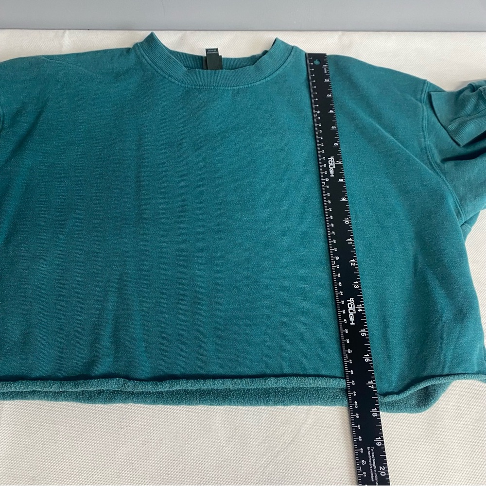 Wild Fable Green Women’s Cropped Sweatshirt Size Medium Teal New York - Picture 11 of 14